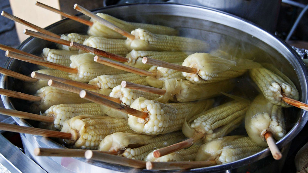 Boiled corn on the cob, relevant to whether dogs can eat sweetcorn